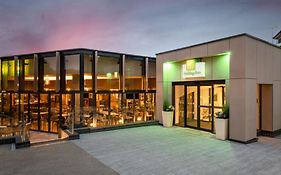 Holiday Inn Gatwick Worth 4*